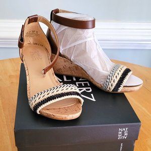 Black and Tan Size 7W Naturalizer Wedge Sandals